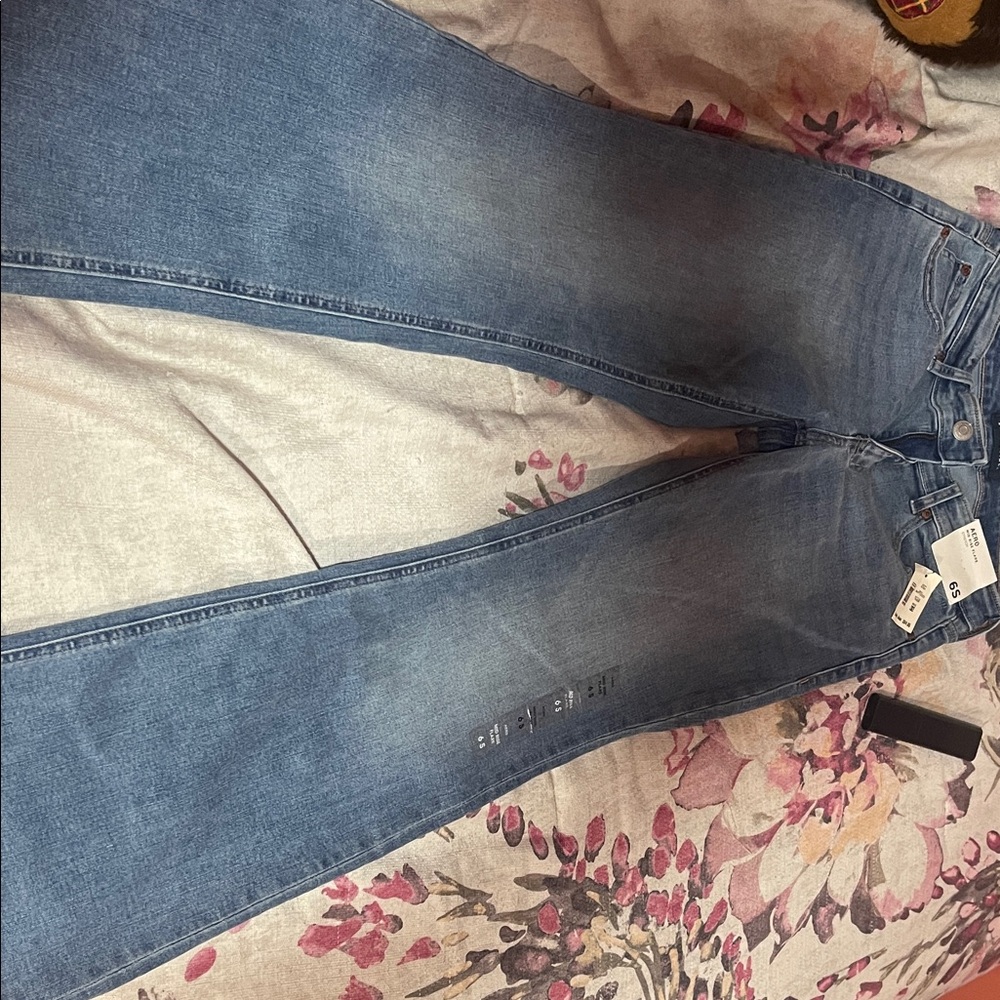 Aeropostale Women's Light Blue Straight Leg Jeans